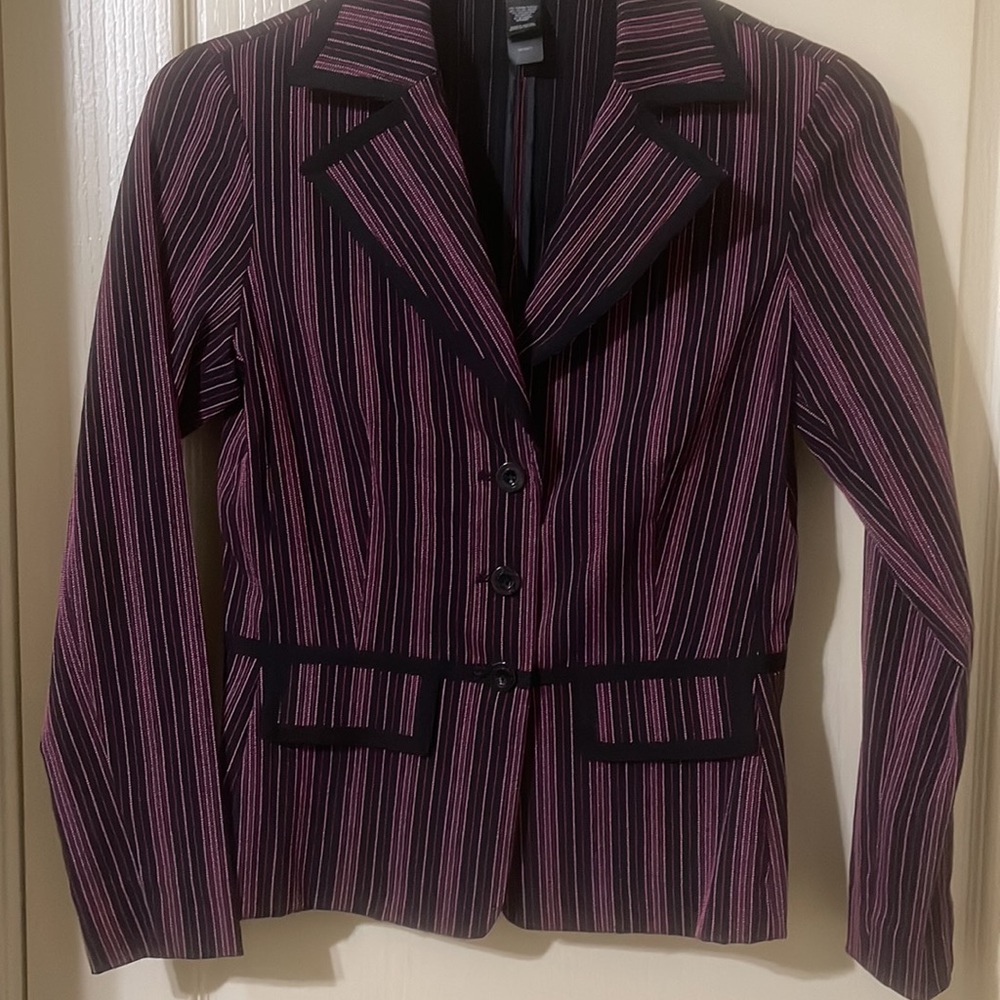Beautiful vintage  Bisou Bisou Size 10, body enhancing blazer, beautiful colors.